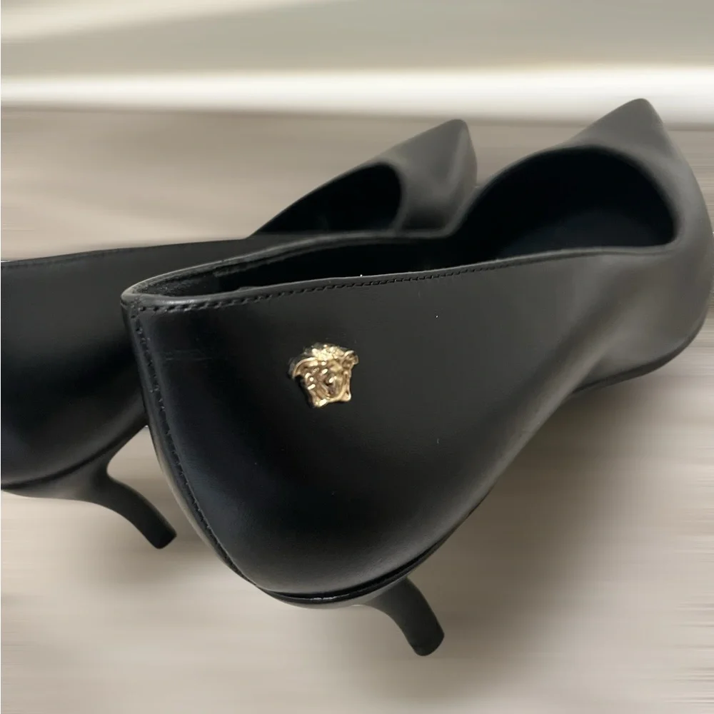 Versace Medusa Insignia Leather Pumps Heels Women's Size‎ 36 1/2